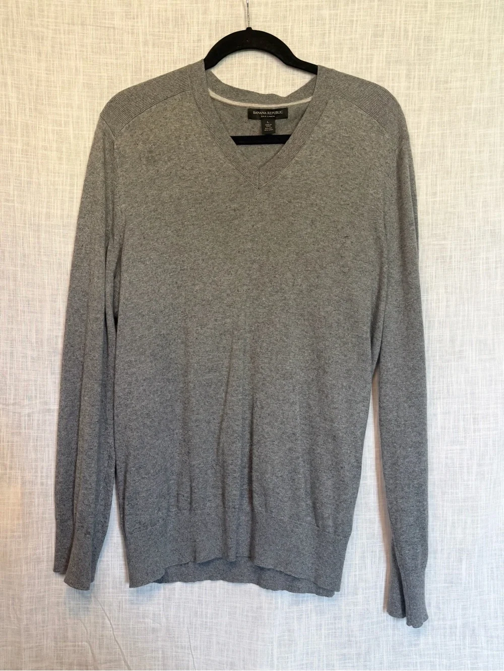 Banana Republic Silk Linen Men’s V-Neck Sweater in Heather Gray